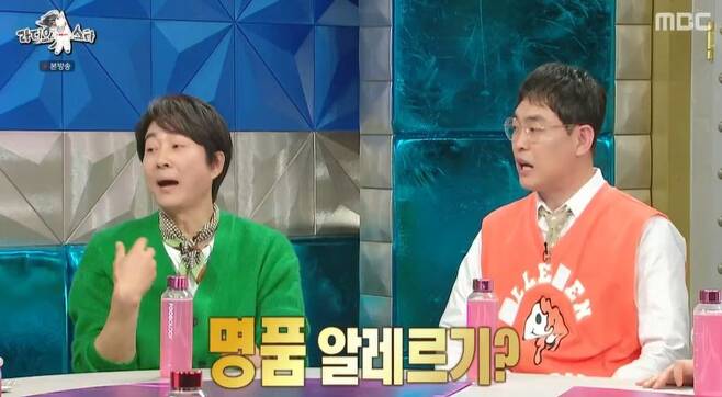 Actor Choi Soo-jong introduced his lovemaking marriage to Wife Ha Hee-ra, who thankfully laughed that Ha Hee-ra doesnt wear designer jewelry because of metal allergies.On the 26th MBC  ⁇  Radio Star  ⁇ , Choi Soo-jong Young Jin Park Syuka Kwak Yoon-gy appeared as a guest and showed his dedication.Choi Soo-jong was married to Wife Ha Hee-ra for 30 years as a representative of the entertainment industry. On this day, Choi Soo-jong wanted to present a hat to Wife for his 30th anniversary.I saved Wife on my phone as  ⁇ o, my love  ⁇ , so I presented a hat with  ⁇ ONSR  ⁇ .Then, one day, Wife registered a baro lesson and got a drone license because it was so beautiful while watching the drone video.Now, when I go to a beautiful place, I shoot a video with a drone and introduce a different level of A loved one anecdote.So  ⁇  Radio Star  ⁇  The performers asked  ⁇ Ha Hee-ra what did you get?  ⁇ , And Choi Soo-jong was  ⁇   ⁇   ⁇   ⁇  and trembled.Another modifier of Choi Soo-jong is the Baro Western European Summer Time king.On this day, Choi Soo-jong said, Is there anything that Ha Hee-ra does not like because I have been using it for too long?  ⁇  long john. I get a lot of cold.No matter how good long john is, if you wear it for a long time, you will not get lint. I have been wearing it for 15 years, but I still want to be a long john.Wife, who saw a 15-year-old long johns rubber band a few days ago, said, Please throw it away. This time, he added, I will be cast in Gang Gam-chan and wear it again. ⁇  Ha Hee-ra does not like luxury goods?  ⁇  Thank you for asking  ⁇  Thank you, Wife has skin allergies and can not wear precious metals such as earring necklaces.So the performers of  ⁇  Radio Star  ⁇   ⁇   ⁇   ⁇   ⁇   ⁇   ⁇   ⁇   ⁇   ⁇   ⁇  I know why it is the king of the event  ⁇   ⁇   ⁇   ⁇ .On the other hand, Choi Soo-jong is a royal professional actor called Choi Soo-jong.Choi Soo-jong, who was treated like a king in North Korea, had a chance to visit North Korea after the drama Taejo Wang Geon-jong. I was really surprised.The history of Koryo was a lot in North Korea, so I was favored from one to ten and recalled the time.In 1988, when he challenged his first history as an apostle of the Joseon Dynasty, he became a laughing sea when he could not forget his first script reading.It was the first history, and the ambassador itself was not a history tone.At that time, I tried to smoke because I wondered why my seniors were so good at acting, and if I smoked while I was worried, I would sound like that. But my voice did not change, so I used to scream and go into filming just before shooting.