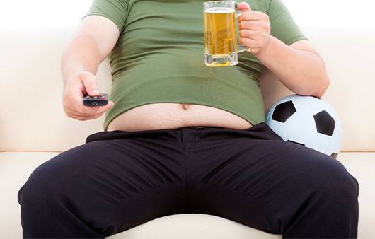한국인의 주간 적정 음주량은 남성의 경우 소주 2병, 여성은 1병 이하다(충남대병원 가정의학과 연구팀 발표)|출처: 게티이미지뱅크