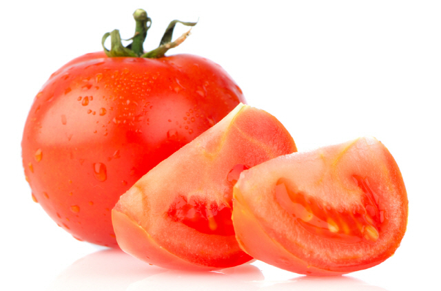 토마토는 산성 성분이 함유돼 속 쓰림, 소화불량을 유발할 수 있어 숙면에 좋지 않다./사진=클립아트코리아