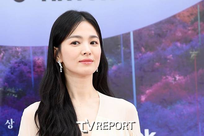 Actor Song Hye-kyo attends the 59th Baeksang Arts Awards red carpet held in Paradise City, Jung-gu, Incheon on the afternoon of the 28th.The 59th Baeksang Arts Awards, hosted by Shin Dong-yeop, Suzy and Park Bo-gum, will be broadcast live on JTBC, JTBC2 and JTBC4, and live on TikTok.