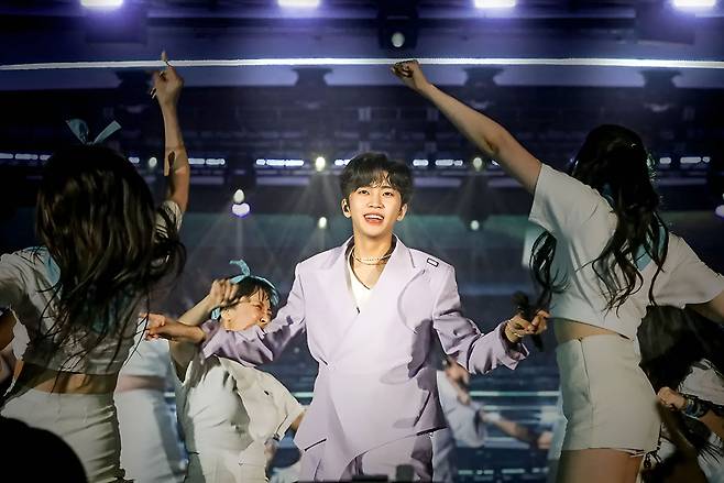 임영웅은 트로트 오디션 프로그램으로 이름을 알렸지만, 그 이후의 행보는 팝 가수에 가깝다.ⓒ임영웅 SNS 갈무리