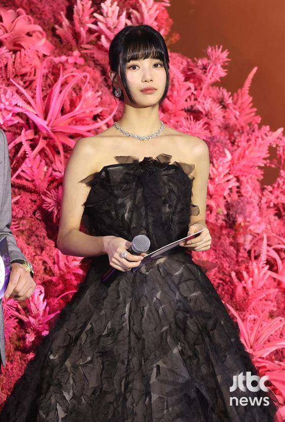 신동엽, 수지, 박보검이 28일 오후 인천 중구 운서동 파라다이스시티에서 열린 '제59회 백상예술대상'의 진행을 보고 있다. 특별취재반 / 2023.04.28/