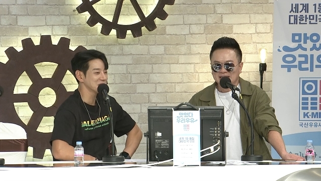 Comedian Kim Tae-kyun showed his touching filial piety.On May 11, SBS Power FM Doosie Escape TV Cultwo Show (hereinafter TV Cultwo Show) was featured as a festival feature.On the same day, Kim Tae-kyun visited the festival and said, The festival is a special place. My father and mother are at the Festival Memorial Hall, so it is like my second home.He said, My mother and father seem to have set this schedule because they want to come again even if they come once a month, and even before the broadcast, he chatted, saying, I stopped by the memorial service and had a little fun with my father and mother.