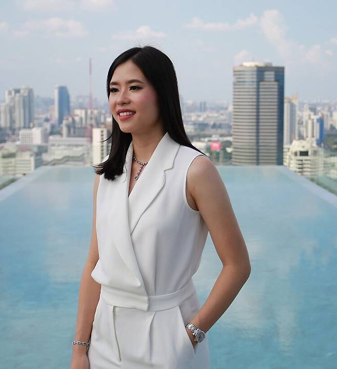 니다 웡판러트 총지배인은 스태프들 처럼 일하는 2세 경영인으로 아시아 최고를 목표로 한다.