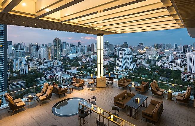 니미트르 테리스 식당에선 방콕 전체가 내려다 보인다.