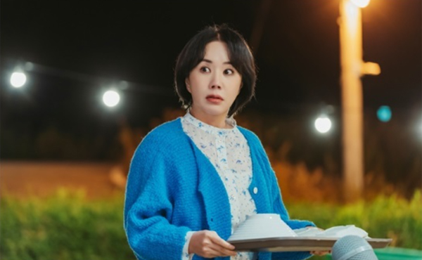 17.9% (Nielsen Korea). The TV viewer ratings of JTBCs Saturday Drama  are quite serious.TV viewer ratings, which started at 4.9% and climbed step by step every week, are at 20%.This figure in the 10th makes us feel that it is not so difficult for the 16-part drama to exceed 20%.If you think about the situation where KBS Drama , which is not the same time zone but considered to be synonymous with a weekend play, goes up and down 20%, .In other words, The Horribly Slow Murderer with the Extremely situation develops, but the process of releasing it is drawn with a burst of laughter rather than frowning. Of course, there is no tear and anger.However, the appearance of seo in-ho, which can be the strongest billon, is endlessly worried and ruined, turning these cores into delightful laughs.Drama is therefore not without its improbabilities, for example, when everyone gets drunk and the resident, Chasteness, delivers the baby.Also, the professional details of the medical drama do not focus much on Drama.Thats because this Drama is solving the story of doctors in the background of the hospital, but it is more immersed in personality relationships like Family and Affair than that.The Horribly Slow Murderer with the Extremely is lacking in likelihood, and the situations are somewhat exaggerated or irritating, but nonetheless this work is not like The Horribly Slow Murderer with the Extremely because it delivers a pleasant fantasy.The Horribly Slow Murderer with the Extremely does not stay in the unpleasantness, but the cheerful laughter and catharsis are released at that time, so viewers feel the coolness of the cider.In fact, it may seem strange to compare it to KBS Drama, but Dr. Cha Jeong-suk! is closer to FamilyDrama than to the same genre.This is because Chasteness is drawing a unique cider development on how to get out of Seaworld and become independent.This drama is important because the family is important, but not the family, but the life of Jasin is important first, so viewers accept some degree of improbability or the Horribly Slow Murderer with the Extremely elements.KBS WeekendDrama , which is currently airing, also sketches Remady on the changing Family system.This drama tells us that various family aspects are possible, and that it can be done in a relationship beyond blood. Family tells us that it is appearing in a form other than blood.Nevertheless, this drama does not completely deviate from the conservative view of the Family of KBS WeekendDrama, as it is obsessed with children and blood, and is devoted to Oh really.Oh really. Married, Oh really. Blood and all.Even if the professional details and probabilities are somewhat inferior, the way of expressing the characters changing relationships and emotions is much more intense, and the completeness of releasing them in comedy can not be missed.But most of all, the point where Drama is boldly releasing the current changing values in the message he is trying to convey is why this work makes him feel like the Horribly Slow Murderer with the Extremely.KBS WeekendDrama, which is now almost the only FamilyDrama bastion, is a Drama that can be used to refer to what the public wants to hear and what they want through FamilyDrama.