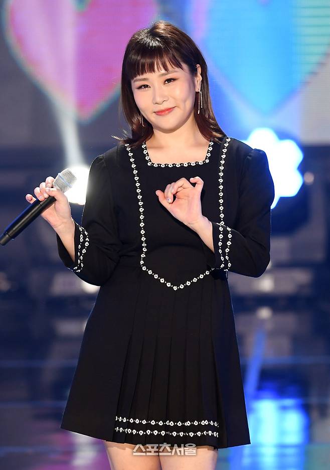 트로트 가수 고(故) 해수가 지난해 5월 서울 마포구에서 진행된 SBS FiL, SBS MTV ‘더트롯쇼’ 생방송 무대에서 노래하고 있다. 박진업기자 upandup@sportsseoul.com