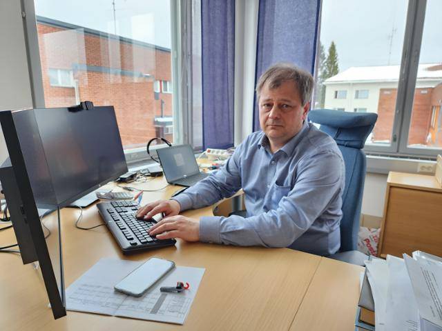 해리 펠톨라 핀란드 푸올란카 시장이 4월 25일 집무실에서 한국일보를 만나고 있다. 푸올란카(핀란드)=신은별 특파원