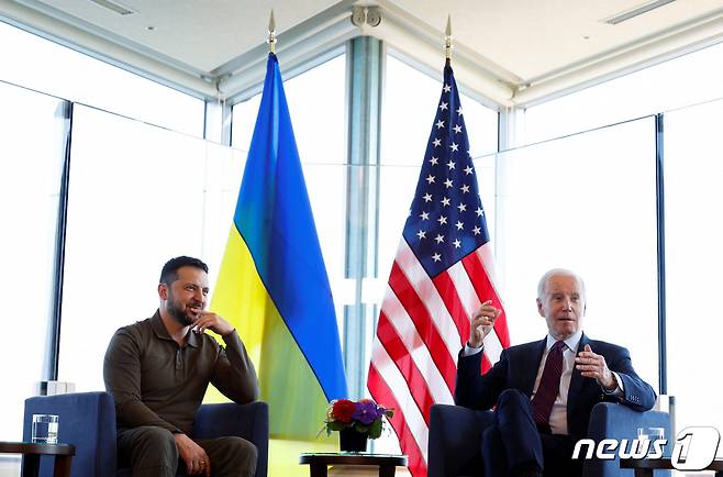 조 바이든 미국 대통령은 21일 히로시마에서 주요 7개국(G7) 정상회의를 계기로 볼로디미르 젤렌스키 우크라이나 대통령을 만나 회담을 하고 있다. ⓒ 로이터=뉴스1 ⓒ News1 최종일 기자