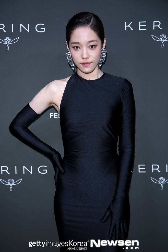 royunseo was surprised to appear in France Cannes, where the Cannes Film Festival is in full swing.Royunseo attended the Kering Women In Motion Awards on May 21 in Cannes, France.According to royunseo, the awards ceremony was an event hosted by Kering, a multinational luxury fashion group.On the photo wall, royunseo dressed in a black long dress and attracted attention with its graceful and alluring beauty.In addition to royunseo, the event was attended by a number of international celebrities, including Yang Ji-kyung.On the other hand, royunseo showed his presence in tvN Our Blues, then worked on tvN ilta Scandal and Netflix original series Delivery man.