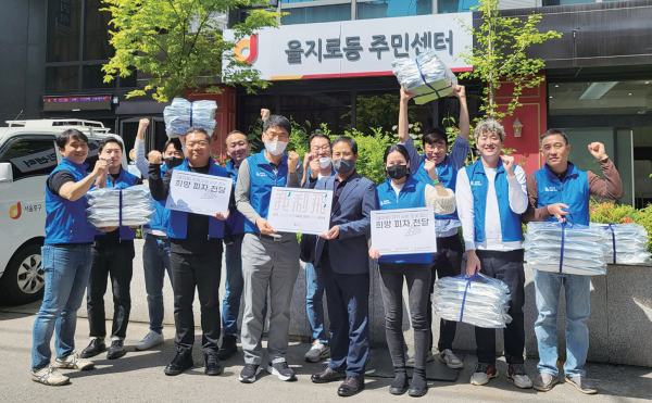 아이비네트웍스 임직원들이 지역 취약계층을 위한 봉사활동 후 기념촬영을 하고 있다. 아이비네트웍스 제공