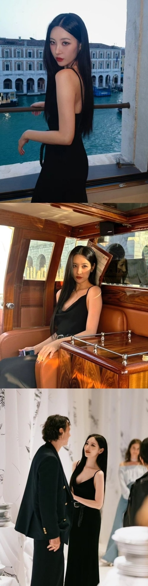 Sunmi, the singer, told us what shes been up to.On the 23rd, Sunmi posted several photos on his instagram with an article entitled Beautiful moments in Venice.The released photo shows Sunmi attending the Golden Goose event.It also catches the eye by showing off the body line that stimulates the diet.In Italy, Sunmi captured the attention of fans by showing off her glamorous beauty.On the other hand, Sunmi released the  ⁇   ⁇   ⁇  with the rapper bio in March.