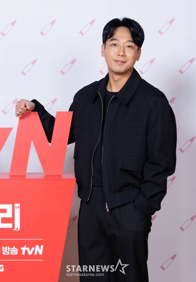 배우 김남희가 12일 오후 온라인으로 진행된 tvN 월화극 '패밀리' 제작발표회에 참석해 포즈를 취하고 있다. 평범한 직장인으로 신분을 위장한 국정원 블랙 요원 남편과 완벽한 가족을 꿈꾸는 달콤살벌한 아내의 아슬아슬한 가족 사수 첩보 코미디 드라마 '패밀리'는 오는 17일 첫 방송된다. /사진제공=CJENM 2023.04.12 /사진=이동훈 기자 photoguy@