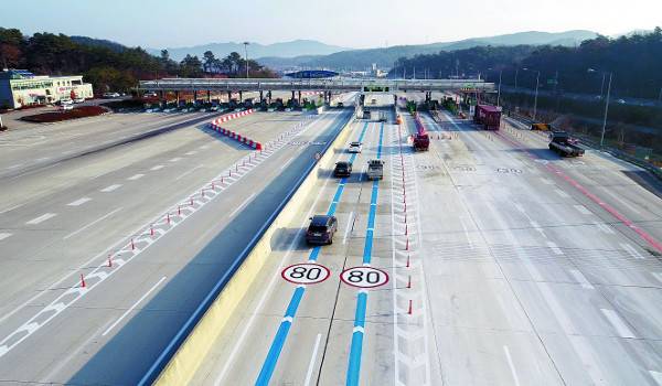 동광주 톨게이트에 설치된 다차로 하이패스 모습. 한국도로공사 제공