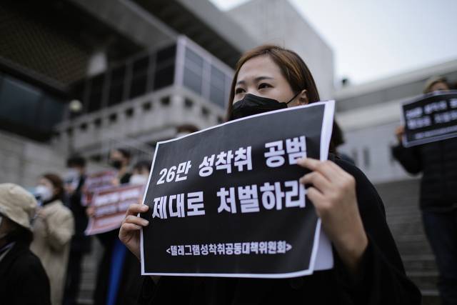 ▲지난 2020년 텔레그램 성착취 사건 당시, '텔르그램성착취공동대책위원회' 등 여성들은 '26만 명의 N번방 시청자들'을 '성착취 공범'으로 호명하며 문제를 공론화했다. 디지털 성착취 문제는 일부 제작자의 문제가 아닌 성착취에 동조하고 그 결과물을 소비하는 이들이 만든 구조의 문제라는 것이다. ⓒ프레시안