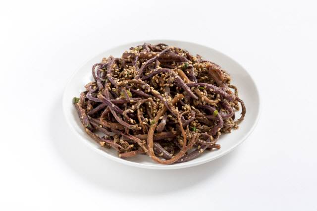 고사리는 '산에서 나는 소고기'로 불릴 정도로 영양이 가득한 나물이다. /사진=클립아트코리아