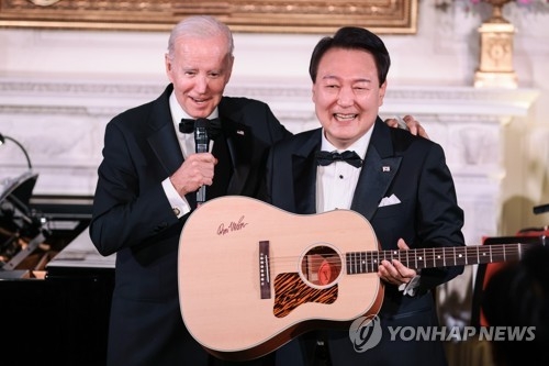지난달 26일 미국 백악관에서 열린 국빈 만찬에서 윤대통령과 바이든 대통령.