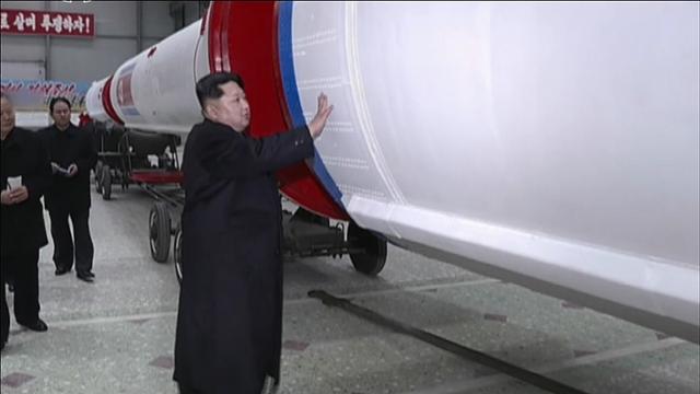 김정은 북한 국무위원장이 2016년 2월 발사됐던 '광명성호'를 쓰다듬는 장면. 조선중앙TV 연합뉴스