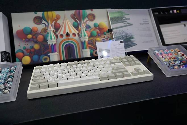 KLC 하비스트 플레이그라운드의 커스텀 기계식 키보드