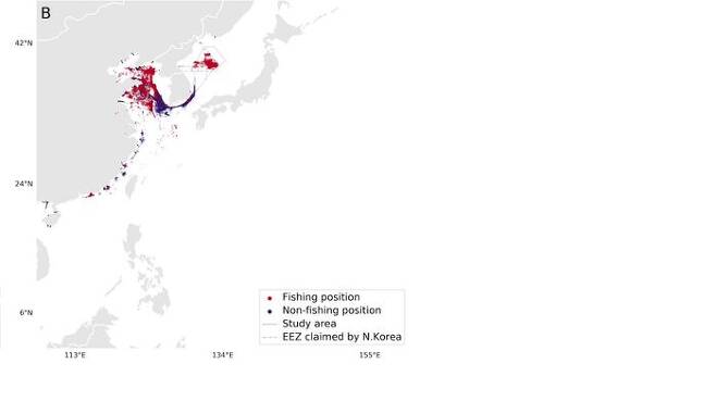 글로벌어업감시(Global Fishing Watch)가 공개한 북한 수역에서 오징어 잡이를 하는 중국 어선의 이동 경로