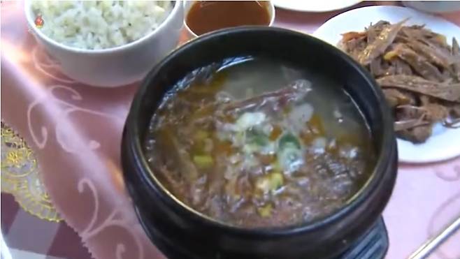 북한의 단고기(개고기) 요리집인 평양단고기집의  메뉴. /사진=조선중앙TV캡처