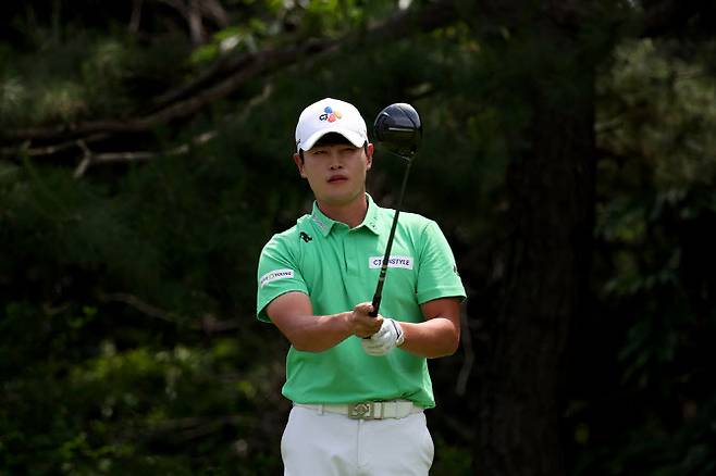 이재경이 4일 충북 충주시 킹스데일 골프클럽에서 열린 KPGA 코리안투어 데상트코리아 매치플레이 마지막 날 결승전 2번홀에서 드라이브샷을 하기 위해 준비하고 있다. (사진=KPGA)