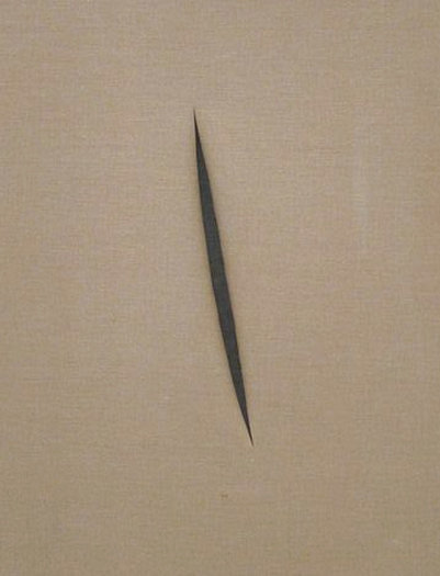 루치오 폰타나의 ‘공간 개념’(1960년 작). 깨끗한 화폭 위에 칼자국을 낸 듯한 이 작품은 어떤 의미를 지니고 있는가. 사진 출처 위키피디아