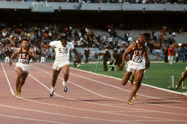 1968년 멕시코시티 올림픽에 출전한 짐 하인스(맨 오른쪽). 세계육상연맹 홈페이지 캡처