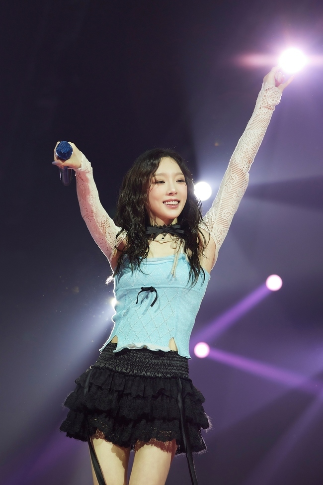 Taeyeons fifth solo concert was successfully held.Taeyeon held the fifth solo concert Taeyeon CONCERT - The ODD OF LOVE (Taeyeon Concert - The Aude of Love) at Seoul Olympic Park KSPO DOME on June 3-4.This concert attracted audiences with a rich set list with band sessions, a colorful stage, and a body chemistry production.In particular, this performance proved Taeyeons unwavering popularity and ticket power by selling out all seats even though Taeyeon has opened up to the limit of visibility for two performances, as it is a solo concert that Taeyeon presents in about three years and five months after TAEYEON CONCERT - THE UNSEEN (Taeyeon Concert - The Unscene) in January 2020.Its just that, you know, Ive been thinking about it, and Ive been thinking about it, and Ive been thinking about it, and Ive been thinking about it, and Ive been thinking about it. The show also features a spectacular performance stage and once again proves a broad spectrum of music.In addition, Taeyeon has a unique sensibility such as Some Nights, Heart, Better Babe, Fine, Drawing Our Moments A total of 24 songs, including songs that can be enjoyed, showed the capacity of a versatile vocalist without delay, and got a warm response from audiences.Taeyeon said, It has been a long time since I performed on this day. Thank you for waiting for three years and I wanted to see you.Last year, I filled the Seoul Olympic Stadium at the Girls Generation fan meeting, and today I will fill the Seoul Olympic Stadium by myself. Today is the last concert in Seoul, but it will lead to an Asian tour.Europe, which has already been released, is also expected to be released later.The audience also enjoyed the performance enthusiastically, waving a pink fan light, singing Taeyeon with Taeyeon and calling his name, and shouting I love you Kim Taeyeon before the start of the encore stage and saying It looks like a miracle that came back to me for three years And added a warm welcome with affectionate support.In addition, the concert was directed by SM Performance Director Hwang Sang-hoon, who made the performance fun with colorful devices and effects such as colorful lighting, firecrackers and fire pillars, and paper pollen air shot with body chemistry.In addition, Taeyeon received a great response from the previous concerts using the Body Chemistry effect, and this performance also doubled the stages immersion by using Body Chemistry, which matches the theme of The ODD Of LOVE.