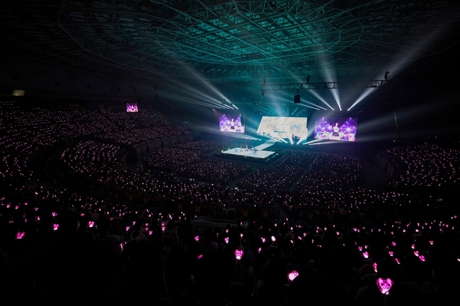 Taeyeons fifth solo concert was successfully held.Taeyeon held the fifth solo concert Taeyeon CONCERT - The ODD OF LOVE (Taeyeon Concert - The Aude of Love) at Seoul Olympic Park KSPO DOME on June 3-4.This concert attracted audiences with a rich set list with band sessions, a colorful stage, and a body chemistry production.In particular, this performance proved Taeyeons unwavering popularity and ticket power by selling out all seats even though Taeyeon has opened up to the limit of visibility for two performances, as it is a solo concert that Taeyeon presents in about three years and five months after TAEYEON CONCERT - THE UNSEEN (Taeyeon Concert - The Unscene) in January 2020.Its just that, you know, Ive been thinking about it, and Ive been thinking about it, and Ive been thinking about it, and Ive been thinking about it, and Ive been thinking about it. The show also features a spectacular performance stage and once again proves a broad spectrum of music.In addition, Taeyeon has a unique sensibility such as Some Nights, Heart, Better Babe, Fine, Drawing Our Moments A total of 24 songs, including songs that can be enjoyed, showed the capacity of a versatile vocalist without delay, and got a warm response from audiences.Taeyeon said, It has been a long time since I performed on this day. Thank you for waiting for three years and I wanted to see you.Last year, I filled the Seoul Olympic Stadium at the Girls Generation fan meeting, and today I will fill the Seoul Olympic Stadium by myself. Today is the last concert in Seoul, but it will lead to an Asian tour.Europe, which has already been released, is also expected to be released later.The audience also enjoyed the performance enthusiastically, waving a pink fan light, singing Taeyeon with Taeyeon and calling his name, and shouting I love you Kim Taeyeon before the start of the encore stage and saying It looks like a miracle that came back to me for three years And added a warm welcome with affectionate support.In addition, the concert was directed by SM Performance Director Hwang Sang-hoon, who made the performance fun with colorful devices and effects such as colorful lighting, firecrackers and fire pillars, and paper pollen air shot with body chemistry.In addition, Taeyeon received a great response from the previous concerts using the Body Chemistry effect, and this performance also doubled the stages immersion by using Body Chemistry, which matches the theme of The ODD Of LOVE.