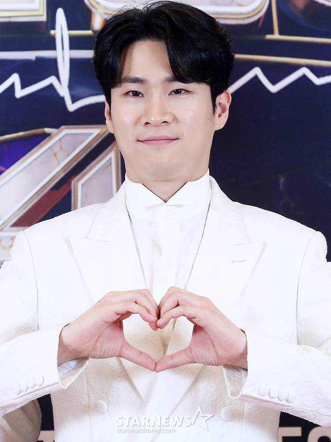 JTBC '팬텀싱어4' 결승 진출한 리베란테 김지훈이 2일 오후 서울 동대문구 경희대학교 평화의 전당에서 진행된 포토콜 행사에 참석해 포즈를 취하고 있다. 2023.06.02 /사진=김창현 기자 chmt@