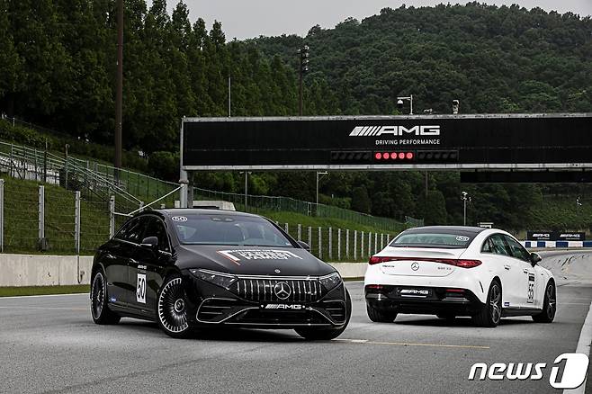 메르세데스 벤츠 코리아는 2일 경기 용인 AMG 스피드웨이에서 'AMG EQ 익스피리언스 데이'를 개최했다.(벤츠 코리아 제공)ⓒ 뉴스1
