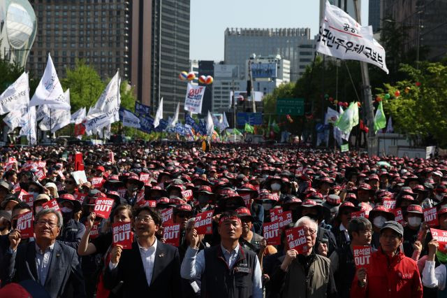 노동자의 날인 지난 1일 서울 중구 세종대로에서 민주노총 주최로 2023 세계노동자의날 집회가 열리고 있다. 연합뉴스