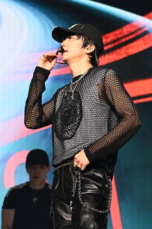 2PM Wooyoung finished If My Favorite Pop Idol Made It to the Budoka Dacon in a great success.2PM Wooyoung held a solo performance at Fukuoka Prefecture Sun Palace Hotel & Hall on May 24 and opened the 2023 solo tour Wooyoung (From 2PM) Solo Tour 2023 Off the record (Off the record) in four cities in Japan.Fukuoka Prefecture, the first venue, followed Yokohama on May 28 and moved to Tokyo on June 3 to continue the heat.In February of this year, the tour will be held in Seoul, Korea. The tour will be held in Seoul, Korea. The tour will be held in Seoul, Korea. The tour will be held in Seoul, Korea. The tour will be held in Seoul, Korea. I made it to the Budoka.Five years ago, in the same place in the winter, Amanogawa ~ GALAXY ~ (Milky Way ~ GALAXY ~), which was promised to I will come back again, the melody sounded and the elasticity of impressions burst out everywhere.Wooyoung, like the title of the song, has a beautifully shiny audience at a glance and said, This is the first time since the tour in December 2017. I have been there!He burst into energy with his Japanese solo debut single R.O.S.E (Rose), followed by Going Going (Going Going), THE BLUE LIGHT (The Blue Light) and Chill OUT (Chill Out).Especially, it released the new song stage recorded in Japan special album Off the record which is officially released today (7th) and made the fans more enthusiastic.The song Off the Record is a song about the song Off the Record. The song Off the Record is a song about the song Off the Record. Its high.In the performance, 2PM member JUN. K (Jun. K) was in the audience to cheer for Wooyoung and boasted an extraordinary friendship. JUN who Wooyoung did not know.Ks surprise heated up the performance atmosphere.If My Favorite Pop Idol Made It to the Budoka performance, Wooyoung will hold two performances at the Osaka Orix Theater on June 10th and 11th, and will be celebrating the long-awaited final of the Japan Solo Tour.On the other hand, Wooyoung officially releases Japans special album and mini-3 Off the record on June 7th for five and a half years.To commemorate the release, we will release various contents such as the title song Off the record choreography exercise video, song performance video, and satisfy the satisfaction of the fans.JYP Entertainment