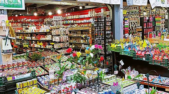 네덜란드는 세계 최대 꽃 수출국이다. 사진은 암스테르담 시내에 있는 꽃시장 모습.