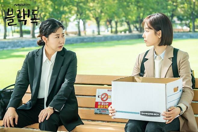 기간제 교사의 현실을 다룬 드라마 <블랙독>의 한 장면. 티브이엔(tvN) 제공