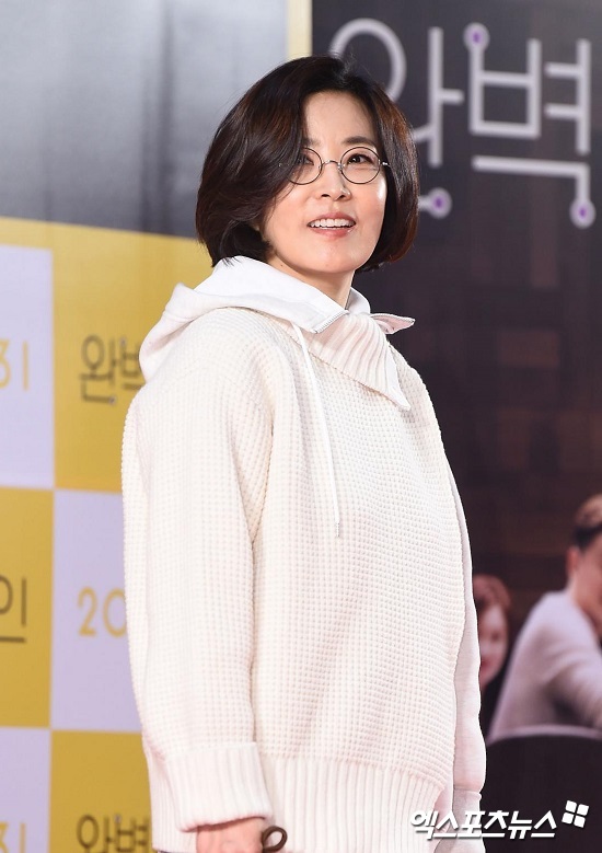 Singer Lee Sun-hee has been embroiled in another seizure scandal.Lee Sun-hee is still cautious about revealing his position on the issue of Susa, as it is a suspicion about Andreu Buenafuente who was investigated by the police.Lee Sun-hee reported that Lee Sun-hee handled the redevelopment apartment interiors cost of Andreu Buenafuente in 2014 in Ichon-dong, Yongsan-gu, Seoul.According to reports, the apartment was built in 1971 and has been completed for more than 50 years. It is said that the repair cost is more than 10 million won.The space was not used as a singers studio or practice room, and Interiors costs were said to have nothing to do with the original Andreu Buenafuente corporation.Andreu Buenafuente, a member of the agency, said on August 8, We are confirming the facts.Since then, the agency has not had any position.Earlier, Lee Sun-hee was investigated by the police for 12 hours for seizure of funds through a private company, Andreu Buenafuente, founded in 2013.At the time, Lee Sun-hee said he could not give details on the Susa issue, so it seems that he is not easily able to comment on the allegations related to Andreu Buenafuente.One of Andreu Buenafuentes in-house directors is Lee Sun-hees daughter, Hook Kwon Jin Young.Lee Sun-hee strongly denied the allegations, saying he was not involved in the Andreu Buenafuente Harvard Business School in a police investigation conducted last month.On the 26th, Dispatch reported on suspicions that Lee Sun-hee and Kwon Jin Young cooperated economically in close interests.According to this, Hook paid about 4.3 billion won in 2010 for Lee Sun-hees representative, Andreu Buenafuente, and in 2015 for vocal training services.Some of the money was reportedly sent to Kwon Jin Young, and Lee Sun-hee and Kwon Jin Youngs family received a total salary of about 900 million won from Andreu Buenafuente.Lee Sun-hee, a legal representative of Lee Sun-hee, said, Lee Sun-hee actively cooperated with Susa, sincerely investigated, and detailed the facts.In addition, Lee Sun-hee said, I would like to ask for your understanding that it is difficult to elaborate on the issue in Susa, and I expect that the misunderstanding of Lee Sun-hee will be resolved by the wise judgment of the police. We will take all possible legal action, including criminal charges and civil damages claims.Lee Sun-hee has been mentioned in the Lee Seung-gi and Hook controversy.Lee Seung-gi filed a complaint against Lee Sun-hee, who was known as Hooks director, while Lee Seung-gi sued former and current directors of Hook for business seizure, and Hook said, Lee Sun-hee was not involved in the companys Harvard Business School or profit sharing issue He said.However, Lee Sun-hee has been controversial, including several suspicions of funding seizure.Photo=DB