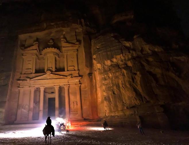 '페트라 바이 나이트'(Petra by Night) 프로그램이 끝난 뒤 주민들만 남은 페트라의 모습 [사진/성연재 기자]