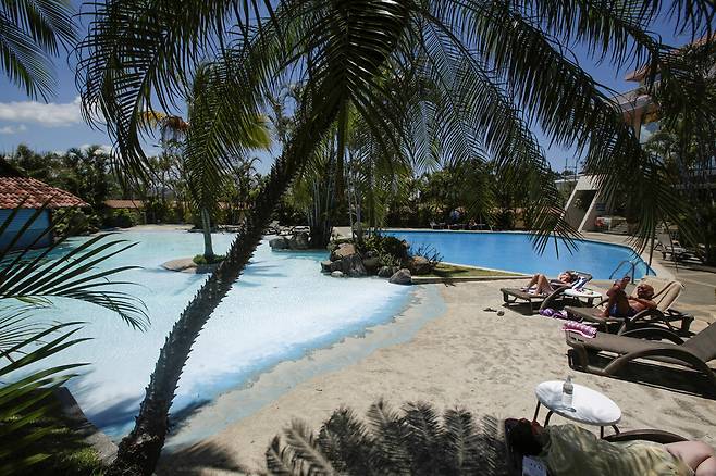 코로나19 이후 관광 수요 확대 등으로 중미·카리브 국가들은 2023년 양호한 경제성장세를 이어갈 것으로 전문가들은 전망했다. 코스타리카 관광지의 한 호텔 모습. REUTERS