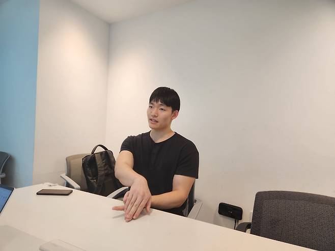 지난달 30일 서울대학교 대표 투자 동아리 스누밸류의 회장 김의서(21·인문학부)군이 서울 중구 조선비즈 사무실에서 인터뷰하고 있다./정해용 기자