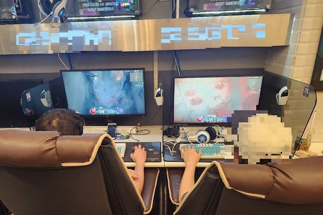 9일 서울 한 번화가의 PC방에서 이용자들이 '디아블로 4'를 즐기고 있다. [이영기 기자/20ki@]