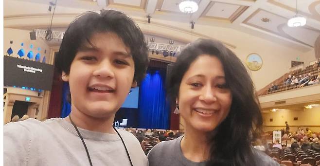 카이란 콰지와 그의 모친. 두 모자는 스페이스X 본사가 있는 워싱턴주로 이사할 계획이다. /콰지 인스타그램