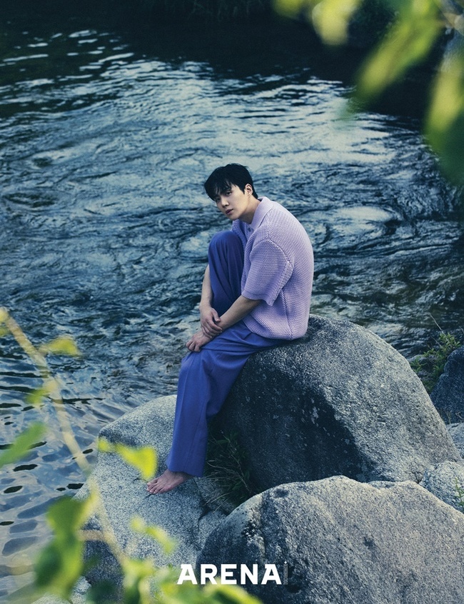 Actor Kim Seon-ho has revealed his love for acting.Salt Entertainment announced on June 20 that Kim Seon-ho released an interview with the fashion magazine Arena Homme Plus in July.Kim Seon-ho in the public photos has a mysterious atmosphere in the background of various nature.In an interview with the pictorial, Kim Seon-ho asked a role model and said, I want to learn from everyone, especially my seniors.I think there are discoveries in acting, he said. The actor who played the Joker for the first time must have been worried about acting with an eerie smile. Thats an achievement. I think we can go a little faster because we have the first step of our senior actor.Lastly, when asked what kind of actor and person he wants to be remembered as 50 years from now, Kim Seon-ho replied, I hope he continues to act. If I can act, I will be happy no matter what I look like.I want to be with someone who wants to be with me.On the other hand, Kim Seon-hos colorful pictures and interviews can be found in the July issue of Arena Homme Plus.Kim Seon-ho is set to make her first screen debut in the upcoming June 21 movie Male English-Speaking Witch (director Park, Hoon Jung) openness.Movie Male English-Speaking Witch is a story of a different purpose, including an unidentified man  ⁇  Male English-Speaking Witch  ⁇ , in front of a boxer  ⁇  Marco  ⁇  who is going to the Philippine illegal arena.