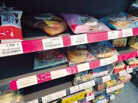 서울 영등포구에 있는 한 편의점에 빵 제품들이 진열돼 있다(사진은 기사 내용과 직접적 관련없음). 김벼리 기자