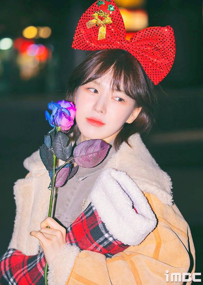 Is there anyone else who works this way?Is there anyone else who works this way?Red Velvet (Red Velvet) Wendy has decorated the last Way to work Im sorry to see Wendys way to work, which has been running for fans and reporters all four seasons.Wendy ran to answer the fans who waited outside the station fence because of the Koshi country from the first Way to work) It was an unusual measure to make sure that there was no disruption in radio broadcasting, but I have never been able to communicate roughly,I hope that the heart of Wendy Son Seung-wan will be passed on to all those who watched Wendys influence,Jinan!from the yearup to yearon the schedulehanthe sun,alwaysparticipating jinI couldnt,a news reportphotographedWendysinvaluableWay to WorkMoments.The BestLo!Select carefully!moaGot it!Peter Pan!Find him!departingWendy.Now,merrilyIm letting you go!ENDGo!No!andwin-gilLispekson seung-waniMBC