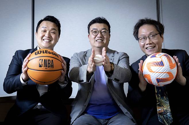 '덕업일치'에 성공한 한준희 축구 해설위원, 송재우 야구 해설위원, 조현일 농구 해설위원(오른쪽부터). 장진영 기자