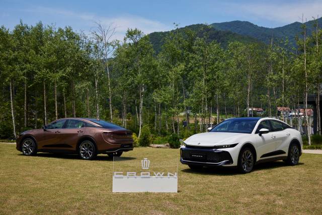 도요타 크라운은 16세대에 걸쳐 진화를 거듭한 브랜드 최장수 모델이다. 사진 제공=한국토요타자동차