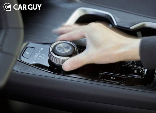 렉서스 RZ에 적용된 다이얼식 변속 레버