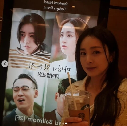 Actor Kim Tae-hee has been catching up.Kim Tae-hee wrote on the 4th, The last photo is a self-portrait taken at the production presentation on the first day, which was full of excitement and tension.He added, Its the 8th episode. Its already the last week. Im so sorry, but please join us until the end. Oh, I see the face of Wool Husband Jae Ho .. Sorry #Madangs house #Kim Tae-hee Kim Tae-hee, who is staring somewhere, fascinates those who see it with a clear face and big eyes in a small face.