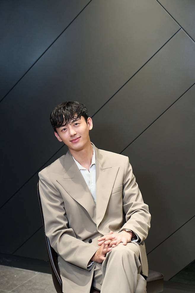Lee Ji-hoon, who had been suspected of doing Gut in the drama film field, said that Jasin is not a person to do Gut and said he has now solved the parties and all Misunderstood.Lee Ji-hoon, who starred in the movie An Airtight Relationship (director Arata Iura Iron), confessed that he had a hard time after the so-called Gut controversy broke out in an interview held somewhere in Jongno-gu, Seoul on July 4.Movie an airtight relationship, which will be released on the 5th, is an iron-walled romance that depicts the story of a non-cohabitation as if it were a cohabitation of a promoter and a figure designer  ⁇  Raheny  ⁇ , who shared their daily life with No Strings Attached.An airtight relationship is Lee Ji-hoons first screen lead and return. In 2021, Lee Ji-hoon was suspected of Gut in the drama sponsor film field.Lee Ji-hoons acquaintance, who came to the film field, rubbed against the scene FD, and rumored that he had replaced half of the staff, including the writer, with the relatively small amount of Jasin shooting.Lee Ji-hoon also explained this to SNS. Lee Ji-hoon said through SNS at the time, I contacted the artist first.There was a strange Misunderstood in the artist and No Strings Attached , I unraveled Misunderstood and talked and talked with heartfelt support and reconciliation.I am doing well with you, he concluded the controversy.In the interview, Lee Ji-hoon called himself a person who cant live without Acting, and said, Its really hard when I work that much. During that time, I become sensitive. I want to do well, and I have a greater sense of responsibility to do well.Lee Ji-hoon said, The artist solved Misunderstood.He also said to me, Im sorry I did Misunderstood. He also said, No Strings Attached, which is really close to FD.Lee Ji-hoon, who said, I am not a person to do Gut, said Lee Ji-hoon. When I tried to quit Acting after the incident, my father said, The people who know you know that you are not the one to do such a thing. My parents and my sister came out on the air once.I was worried that my family would be hurt by this, and I did not actively explain it because I did not want to cause any more problems. Lee Ji-hoon, who said, I thought I should be a better person, a broader person, Lee Ji-hoon said, I thought I should not bring my acquaintances to the film field in the future.I also watched a YouTube video of my friend calling him a gangster, but he is not. He is the father of a child and the head of a business. He also said, I have solved any complaints or complaints about outsiders coming into the scene.When asked how he had been during his unwanted break, he said, It was so hard. I didnt want to meet anyone. I was scared if I didnt know anyone.I also thought that I was a scary person for someone, he said. I thought about resting for eight months and thinking about going to a real estate agent in the future. I also thought about learning golf hard and becoming a professional.Then I met the representative of an airtight relationship production company and Arata Iura iron coach.The delegate and the bishop also saw me live alone, and I asked the people around me, and I told them that I would stay with me no matter what others say. 